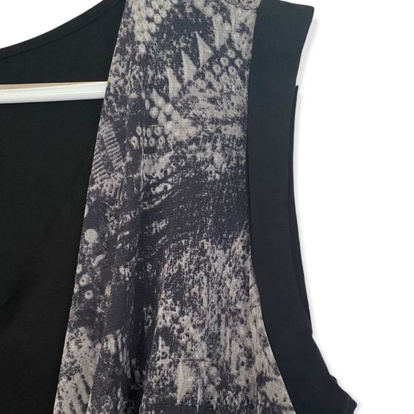 2/$30🌻 mblm Sleeveless Hip Length Blouse - Picture 5 of 9